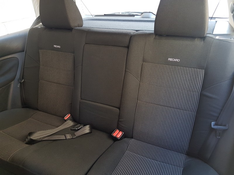 volkswagen golf iv berlina (1j1) del año 2000