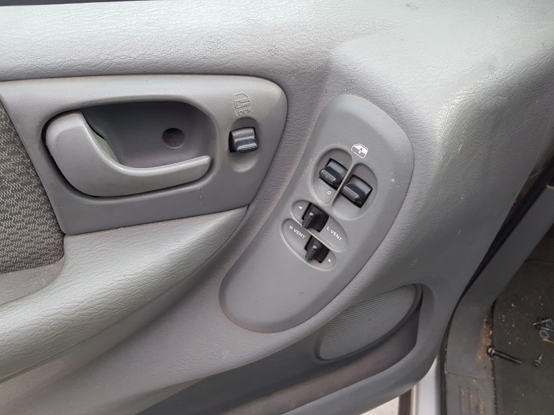 chrysler voyager (rg) del año 2004 chrysler voyager (rg) del año 2004