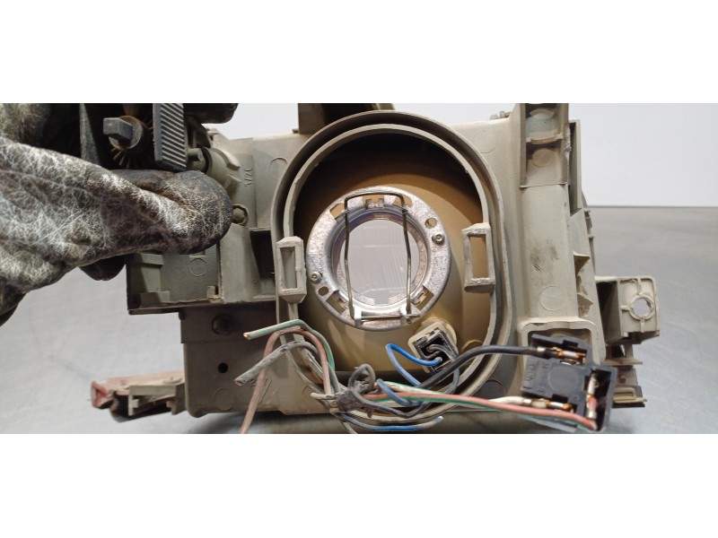 Recambio de faro izquierdo para renault clio i phase iii 1.8 rsi referencia OEM IAM 7701042150  