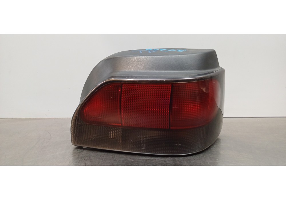 Recambio de piloto trasero derecho para renault clio i phase iii 1.8 rsi referencia OEM IAM 7701034742 7700827552 