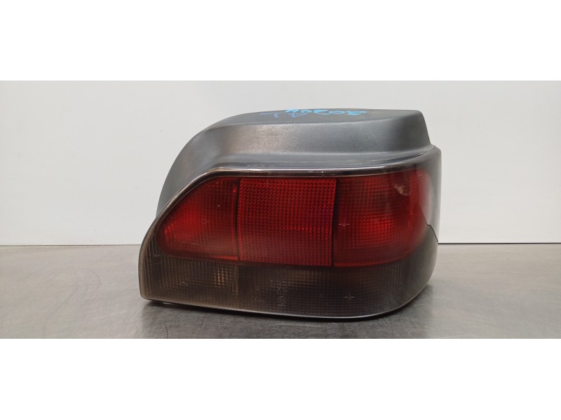 Recambio de piloto trasero derecho para renault clio i phase iii 1.8 rsi referencia OEM IAM 7701034742 7700827552  Recambio de piloto trasero derecho para renault clio i phase iii 1.8 rsi referencia OEM IAM 7701034742 7700827552