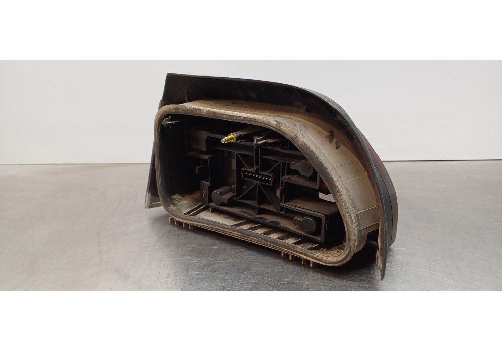 Recambio de piloto trasero derecho para renault clio i phase iii 1.8 rsi referencia OEM IAM 7701034742 7700827552  Recambio de piloto trasero derecho para renault clio i phase iii 1.8 rsi referencia OEM IAM 7701034742 7700827552