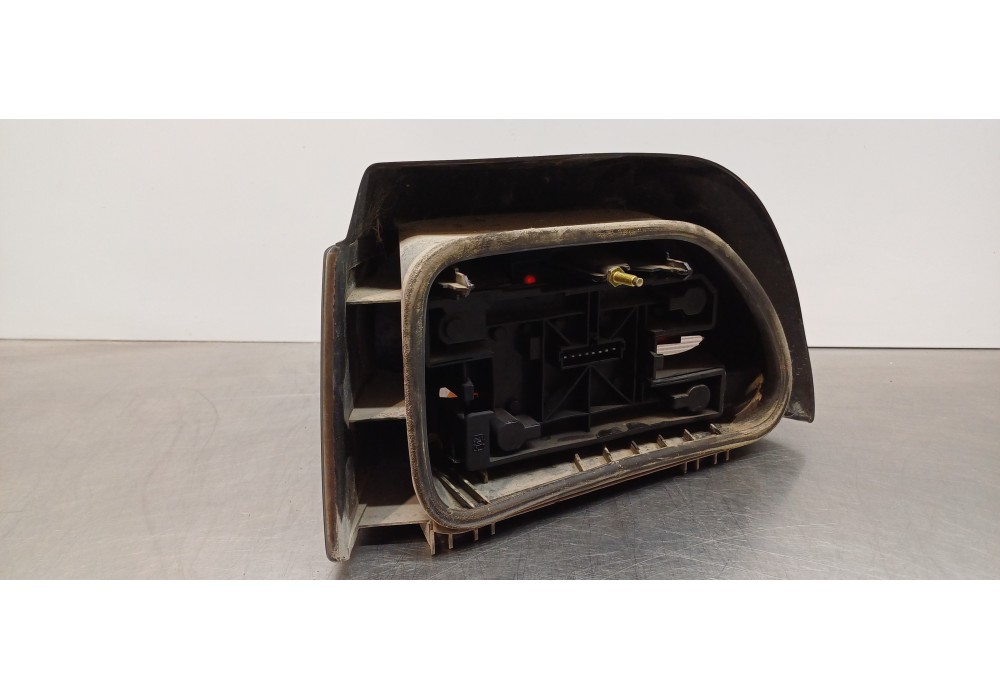 Recambio de piloto trasero derecho para renault clio i phase iii 1.8 rsi referencia OEM IAM 7701034742 7700827552  Recambio de piloto trasero derecho para renault clio i phase iii 1.8 rsi referencia OEM IAM 7701034742 7700827552