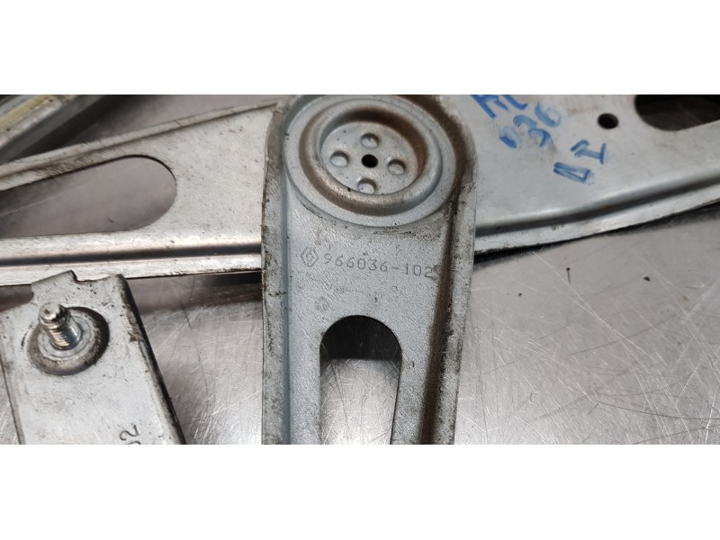 Recambio de elevalunas delantero izquierdo para renault scenic iii grand dynamique referencia OEM IAM 807212569R   Recambio de elevalunas delantero izquierdo para renault scenic iii grand dynamique referencia OEM IAM 807212569R