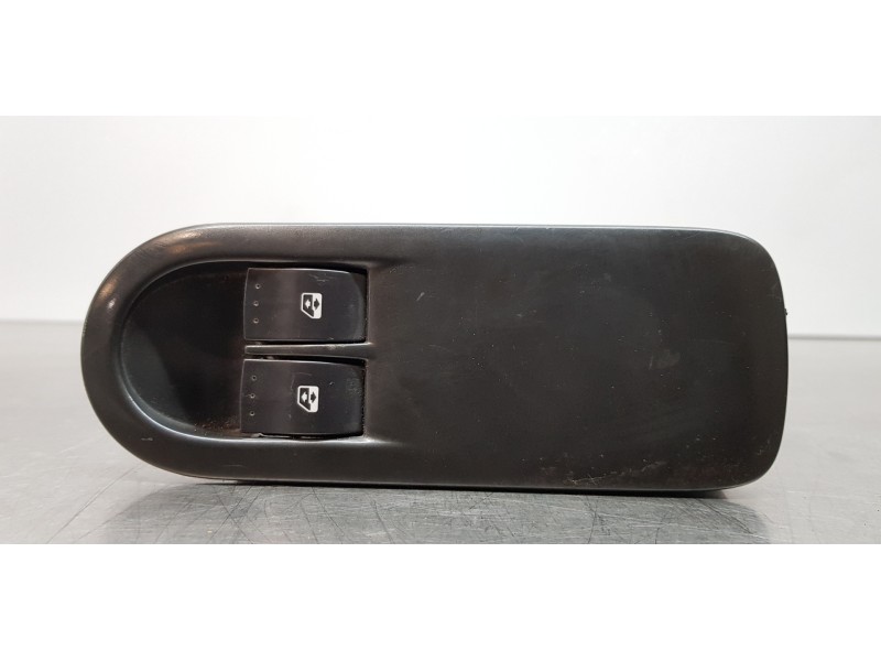 Recambio de mando elevalunas delantero izquierdo para renault megane ii berlina 5p dynamique referencia OEM IAM 156018090  