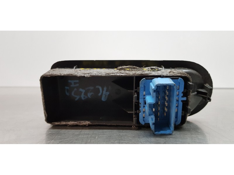 Recambio de mando elevalunas delantero izquierdo para renault megane ii berlina 5p dynamique referencia OEM IAM 156018090  