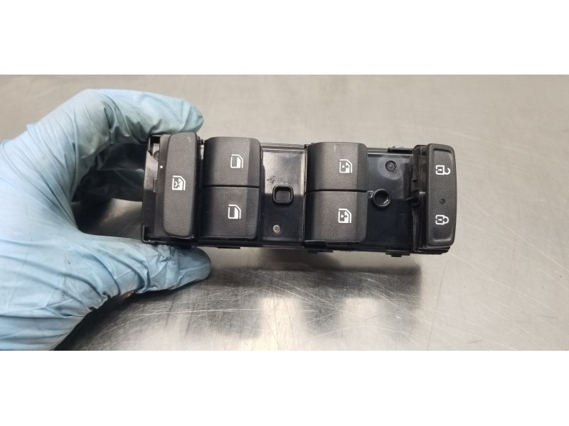 Recambio de mando elevalunas delantero izquierdo para hyundai tucson tecno sky referencia OEM IAM 93571N73004X  