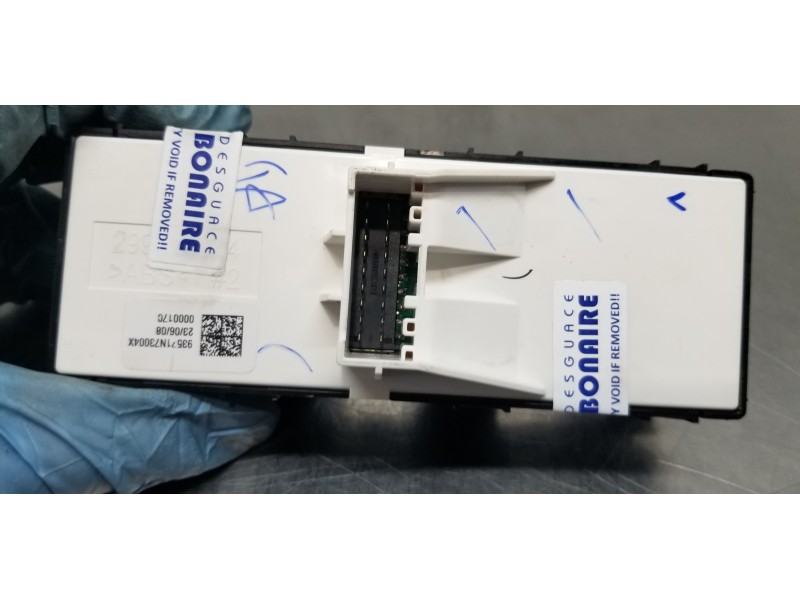 Recambio de mando elevalunas delantero izquierdo para hyundai tucson tecno sky referencia OEM IAM 93571N73004X  