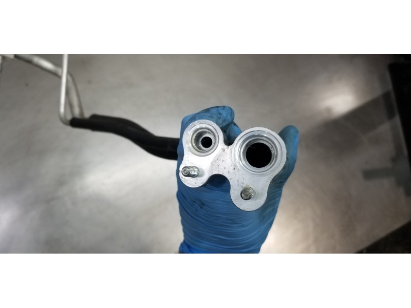 Recambio de tubos aire acondicionado para ssangyong rodius xdi referencia OEM IAM 6863021152  