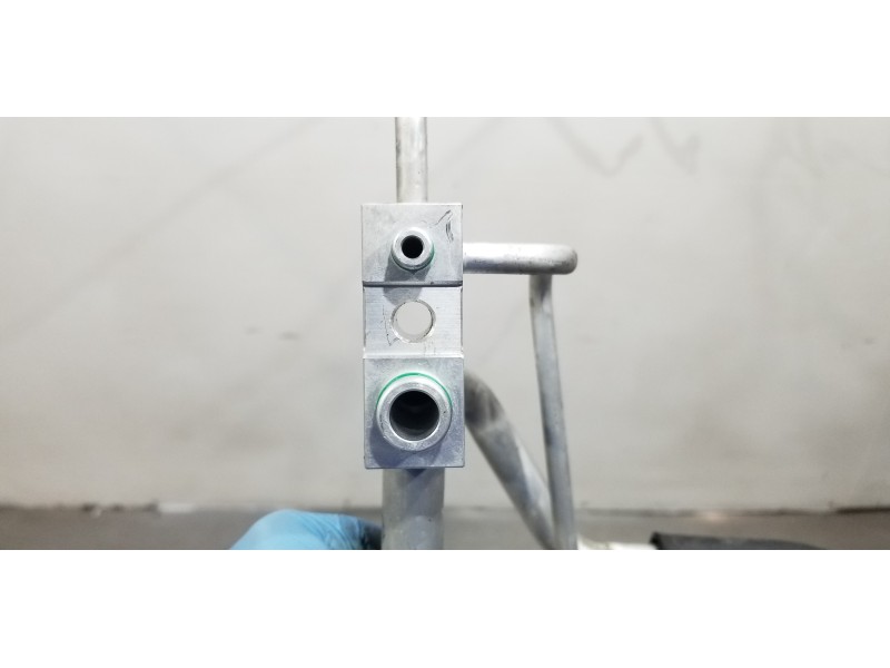 Recambio de tubos aire acondicionado para ssangyong rodius xdi referencia OEM IAM 6863021152  