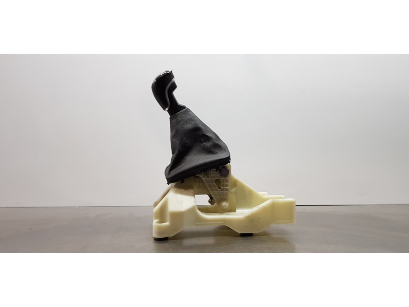 Recambio de palanca cambio para kia ceed sportswagon tech referencia OEM IAM 43700J7115WK  