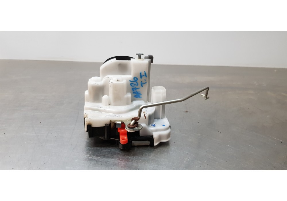 Recambio de cerradura puerta trasera izquierda para fiat doblo ii cargo (263) furgón base maxi referencia OEM IAM 51810891  