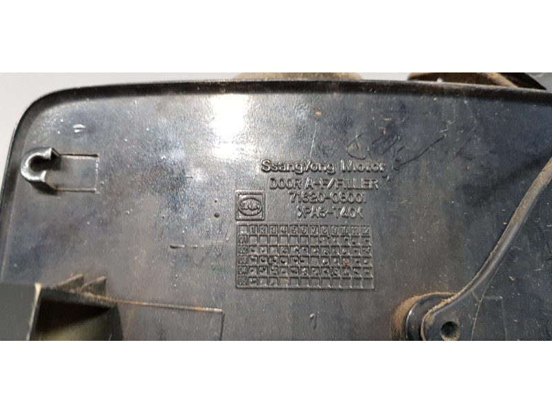 Recambio de tapa exterior combustible para ssangyong rexton rx 270 full referencia OEM IAM 7162008001BAG   Recambio de tapa exterior combustible para ssangyong rexton rx 270 full referencia OEM IAM 7162008001BAG