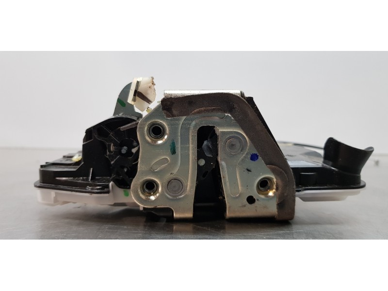 Recambio de cerradura puerta delantera izquierda para toyota corolla (e21) hybrid active referencia OEM IAM 6904002491  