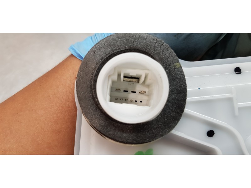 Recambio de cerradura puerta delantera izquierda para toyota corolla (e21) hybrid active referencia OEM IAM 6904002491  