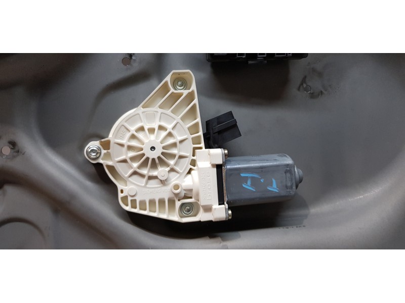 Recambio de elevalunas trasero izquierdo para mercedes clase a (w169) a 170 (169.032) referencia OEM IAM A1697301379  