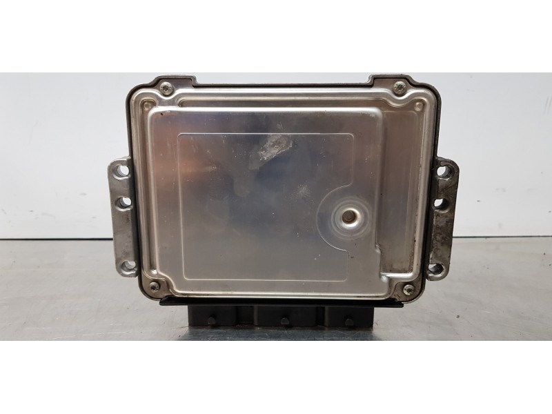 Recambio de centralita motor uce para renault scenic ii grand confort dynamique referencia OEM IAM 8200391966  