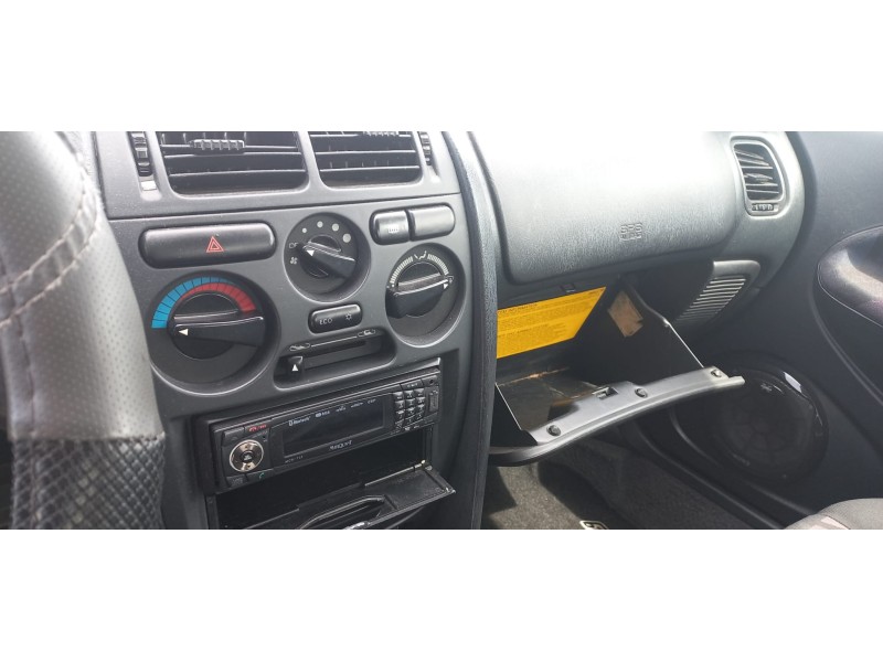 mitsubishi carisma berlina 4 (da0) del año 1999