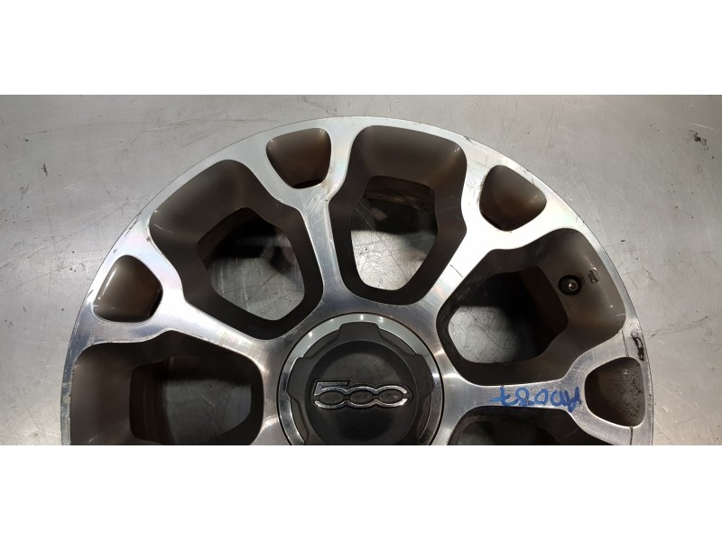 Recambio de llanta para fiat 500 l (330) basic referencia OEM IAM 735577032 735579512  Recambio de llanta para fiat 500 l (330) basic referencia OEM IAM 735577032 735579512