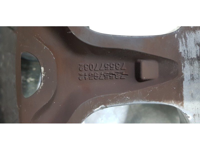 Recambio de llanta para fiat 500 l (330) basic referencia OEM IAM 735577032 735579512  Recambio de llanta para fiat 500 l (330) basic referencia OEM IAM 735577032 735579512