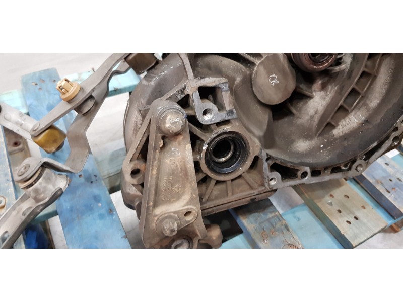 Recambio de caja cambios para opel corsa d catch me referencia OEM IAM 55566121 55565177 