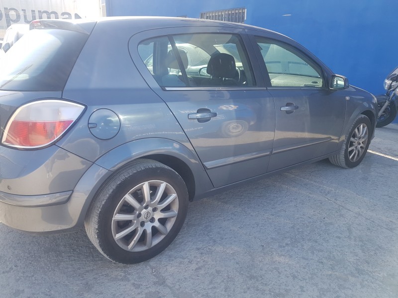 opel astra h berlina del año 2004