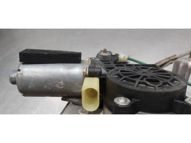 Recambio de elevalunas delantero derecho para bmw serie 3 compact (e46) 320td referencia OEM IAM 51338251352  