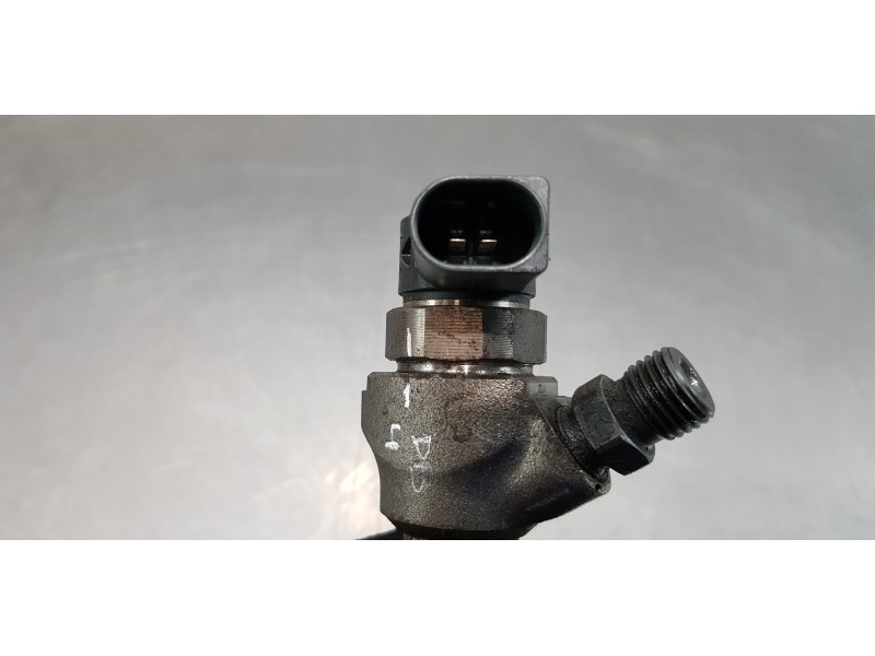 Recambio de inyector para volkswagen caddy ocio comfortline bmt referencia OEM IAM 04L130277AC  
