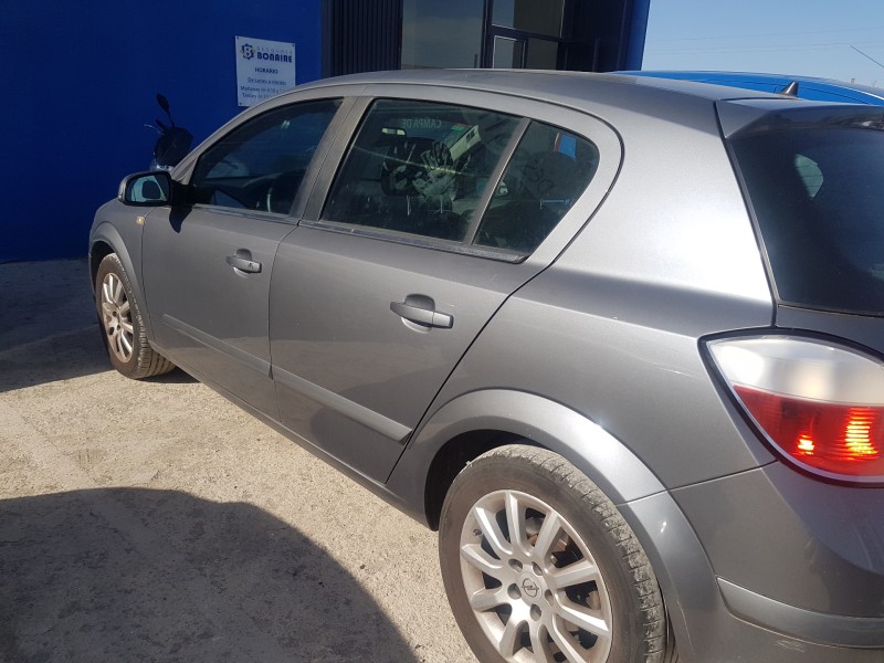 opel astra h berlina del año 2004