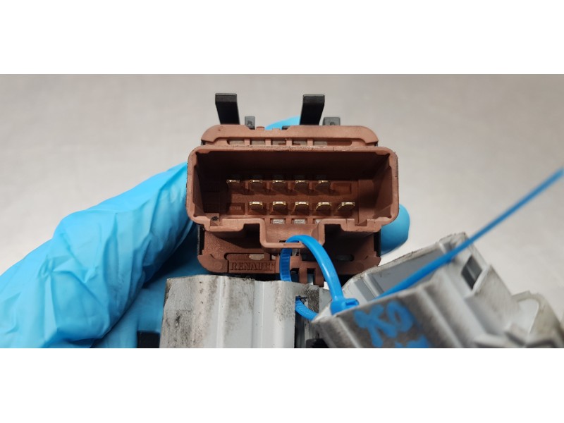 Recambio de mando elevalunas delantero izquierdo para renault scenic ii emotion referencia OEM IAM 8200315042   Recambio de mando elevalunas delantero izquierdo para renault scenic ii emotion referencia OEM IAM 8200315042