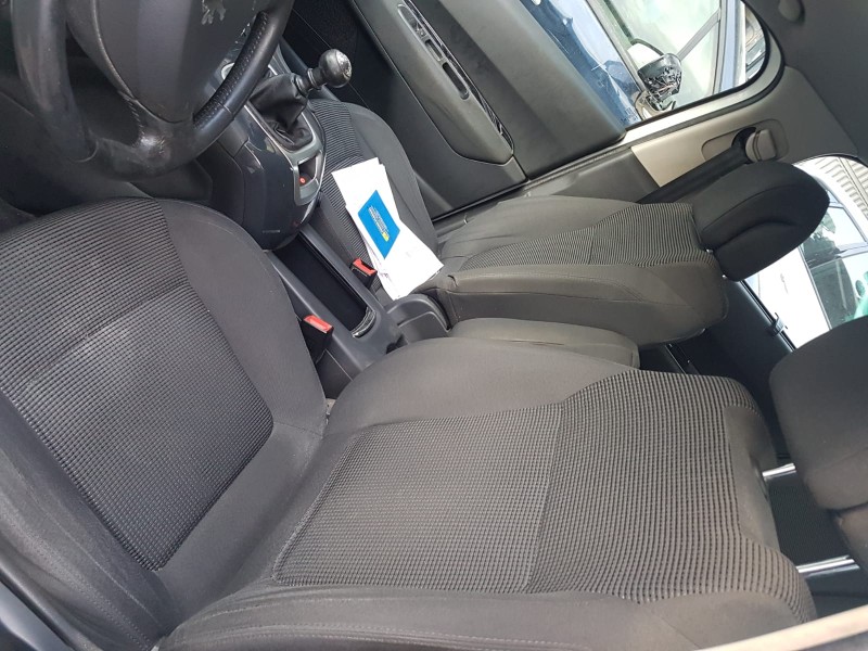 peugeot 5008 del año 2013