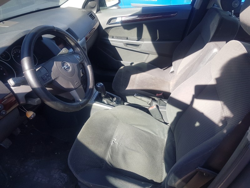 opel astra h berlina del año 2004