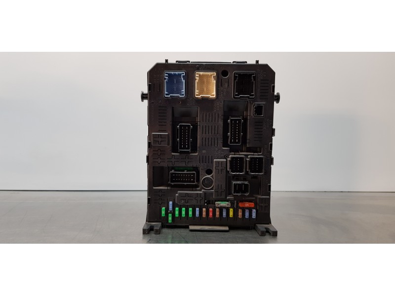 Recambio de caja reles / fusibles para citroen c4 picasso exclusive referencia OEM IAM 9666895680 281197595 