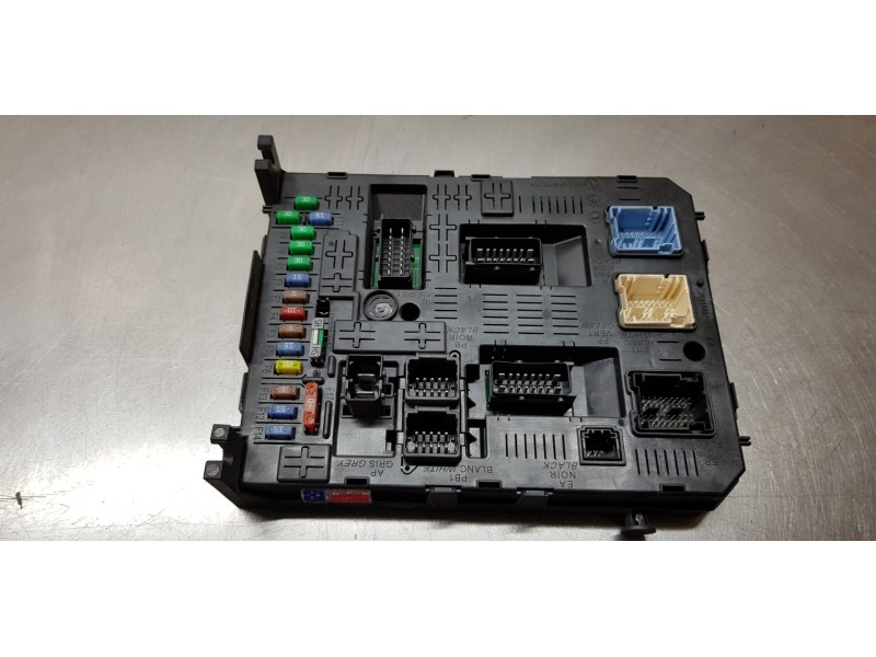 Recambio de caja reles / fusibles para citroen c4 picasso exclusive referencia OEM IAM 9666895680 281197595 
