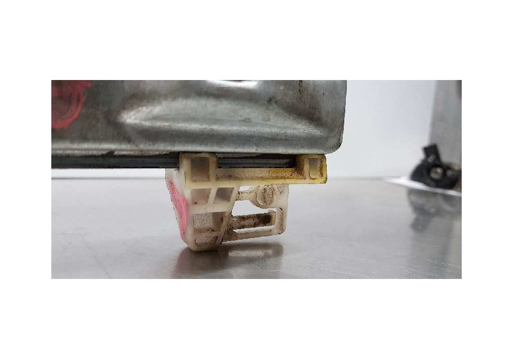 Recambio de elevalunas trasero derecho para renault megane ii berlina 5p pack authentique (e) referencia OEM IAM 8201010921   Recambio de elevalunas trasero derecho para renault megane ii berlina 5p pack authentique (e) referencia OEM IAM 8201010921