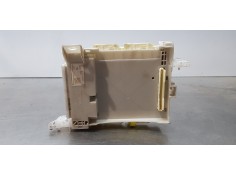 Recambio de caja reles / fusibles para toyota yaris hsd city referencia OEM IAM 8273052K40