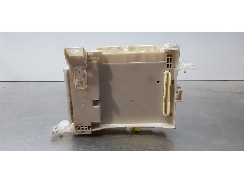 Recambio de caja reles / fusibles para toyota yaris hsd city referencia OEM IAM 8273052K40   Recambio de caja reles / fusibles para toyota yaris hsd city referencia OEM IAM 8273052K40