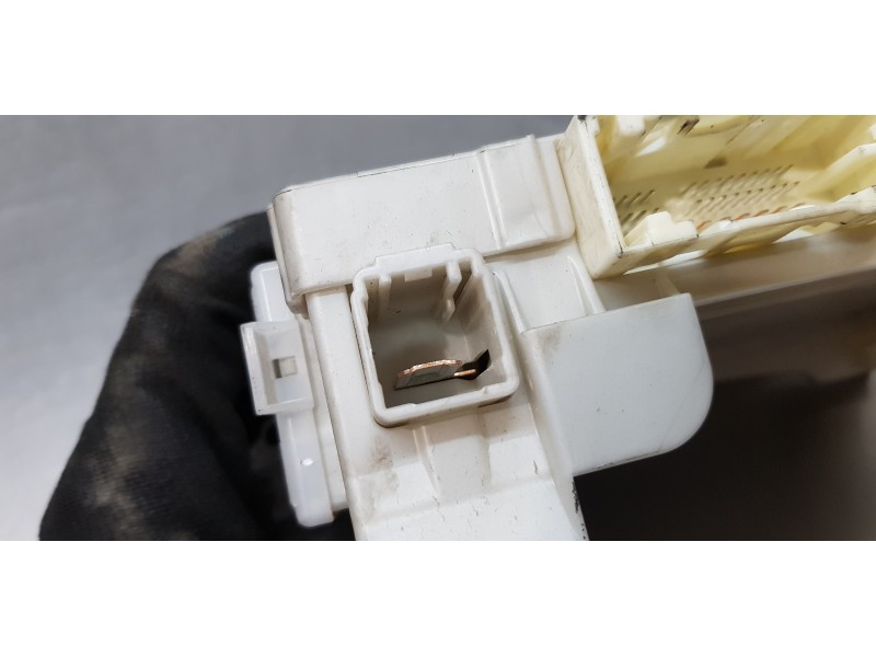 Recambio de caja reles / fusibles para toyota yaris hsd city referencia OEM IAM 8273052K40   Recambio de caja reles / fusibles para toyota yaris hsd city referencia OEM IAM 8273052K40