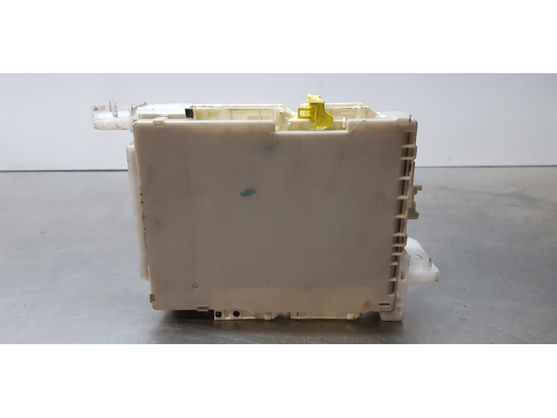 Recambio de caja reles / fusibles para toyota yaris hsd city referencia OEM IAM 8273052K40   Recambio de caja reles / fusibles para toyota yaris hsd city referencia OEM IAM 8273052K40