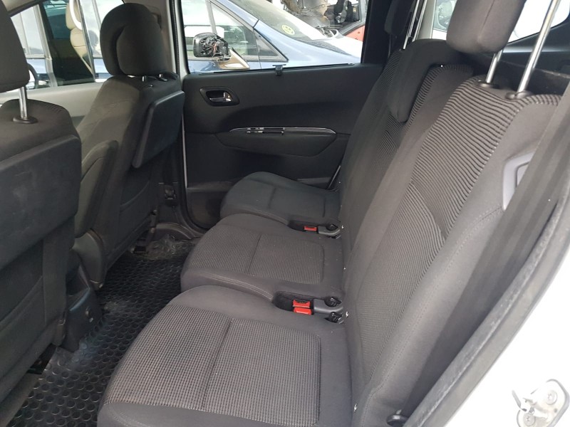 peugeot 5008 del año 2013