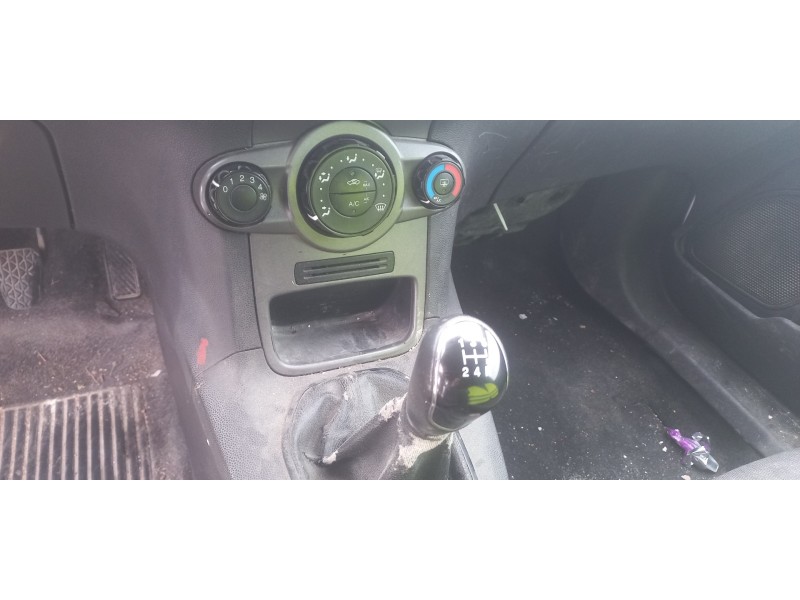 ford fiesta (ccn) del año 2013