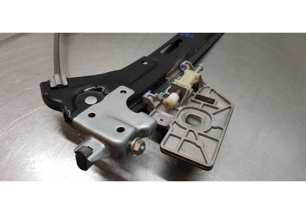 Recambio de elevalunas trasero derecho para mercedes clase cls (w219) 350 cgi (219.357) referencia OEM IAM A2197301046 A21973008