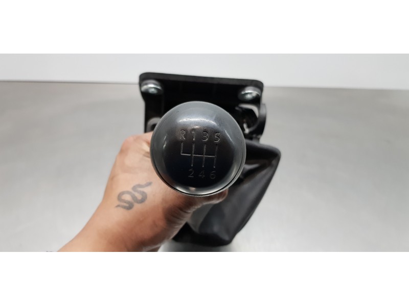 Recambio de palanca cambio para volkswagen crafter kasten (sy) furgón 35 bl ta fwd referencia OEM IAM 2N0711025  