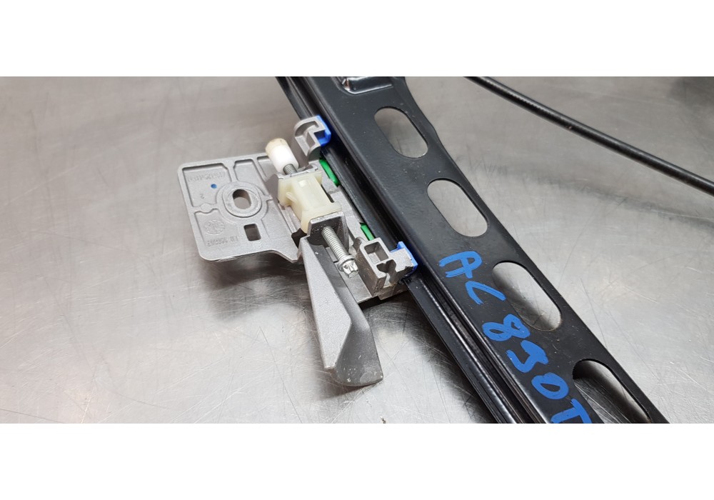 Recambio de elevalunas trasero izquierdo para mercedes clase cls (w219) 350 cgi (219.357) referencia OEM IAM A2197300946 A219730