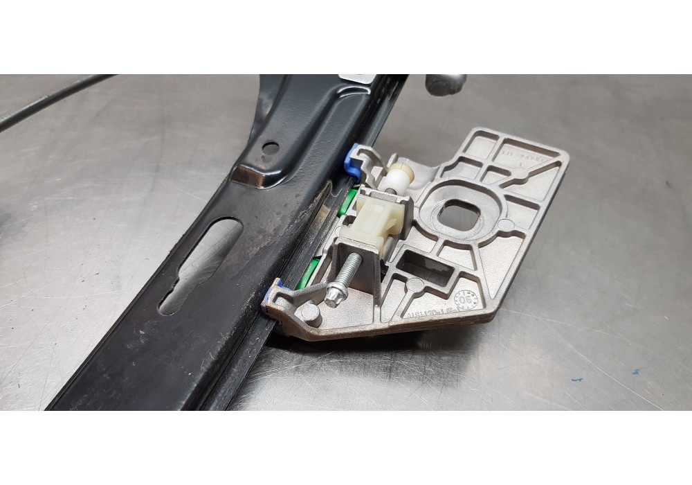 Recambio de elevalunas trasero izquierdo para mercedes clase cls (w219) 350 cgi (219.357) referencia OEM IAM A2197300946 A219730