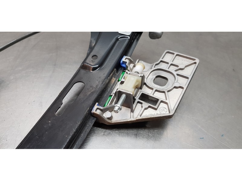 Recambio de elevalunas trasero izquierdo para mercedes clase cls (w219) 350 cgi (219.357) referencia OEM IAM A2197300946 A219730