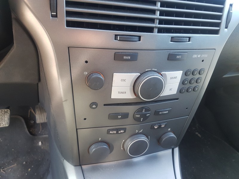 opel astra h berlina del año 2004