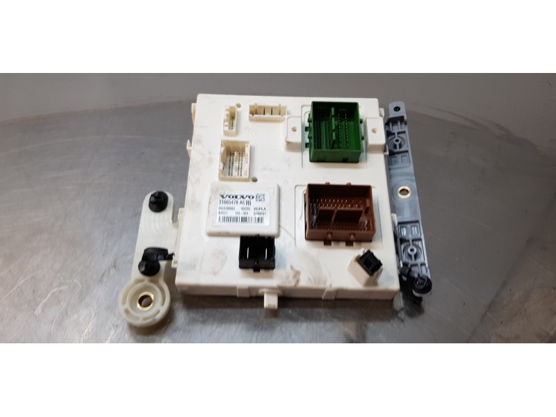 Recambio de caja reles / fusibles para volvo xc60 r design awd referencia OEM IAM 31665478  