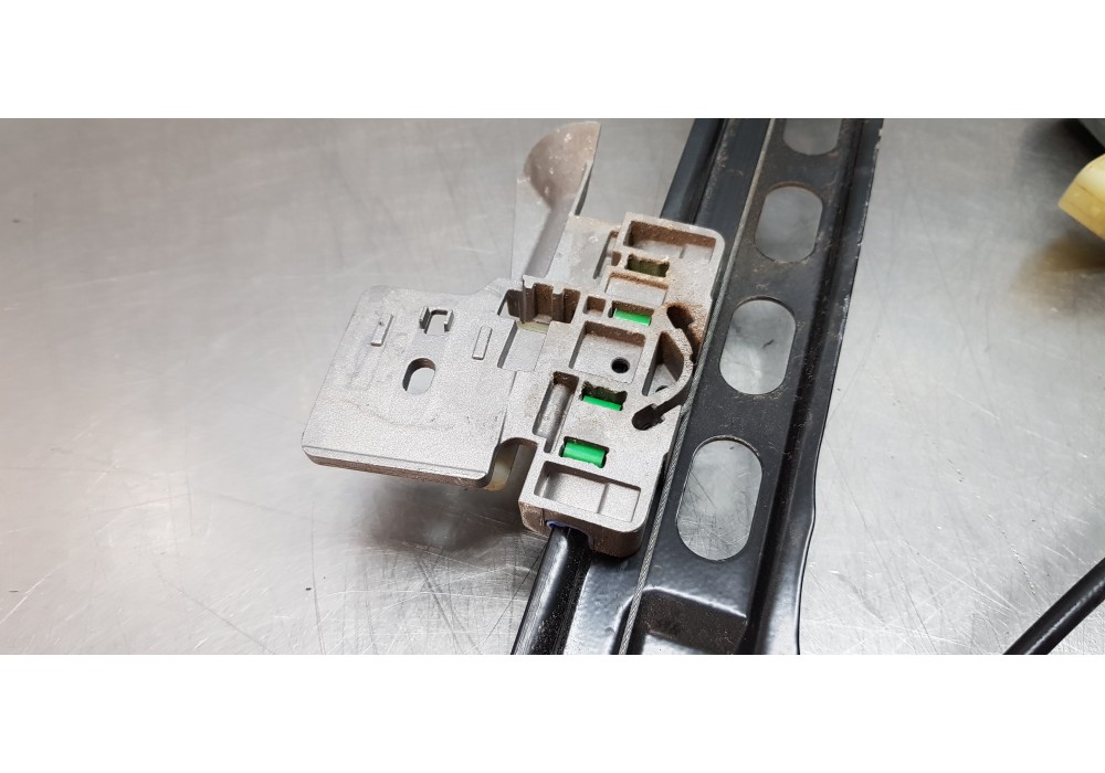 Recambio de elevalunas trasero izquierdo para mercedes clase cls (w219) 350 cgi (219.357) referencia OEM IAM A2197300946 A219730