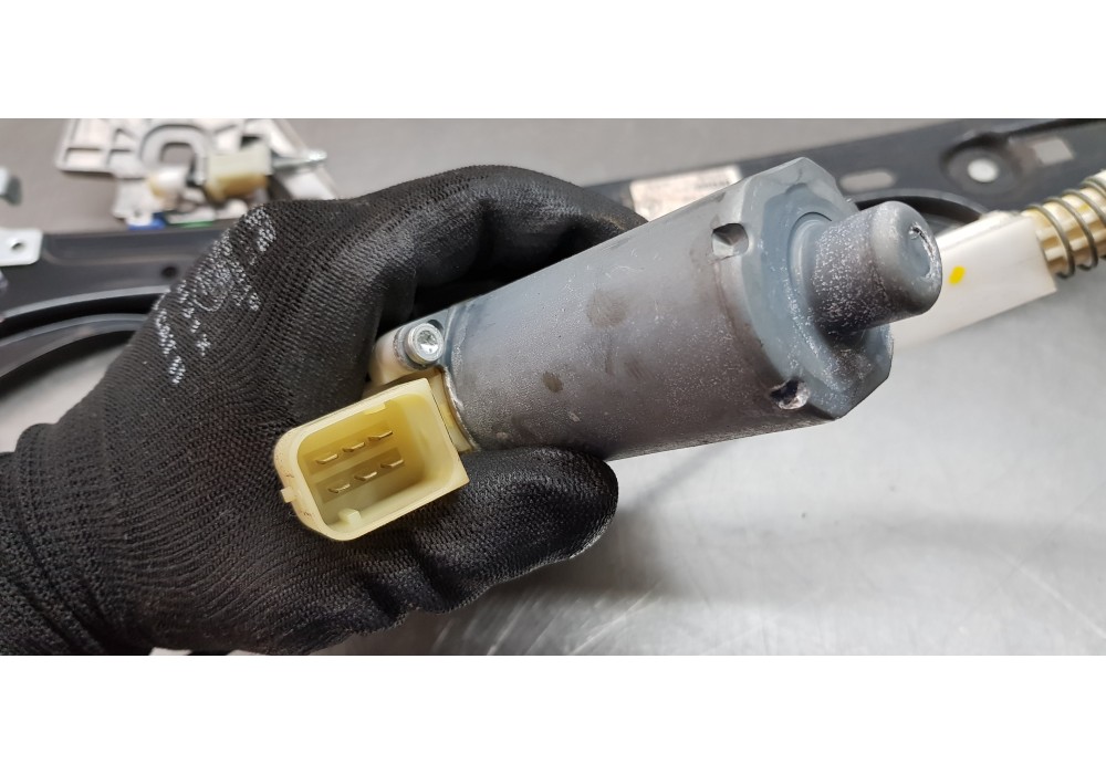 Recambio de elevalunas trasero izquierdo para mercedes clase cls (w219) 350 cgi (219.357) referencia OEM IAM A2197300946 A219730